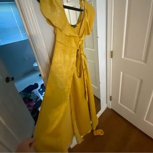 Lulus  dress looks like Disney belle dress